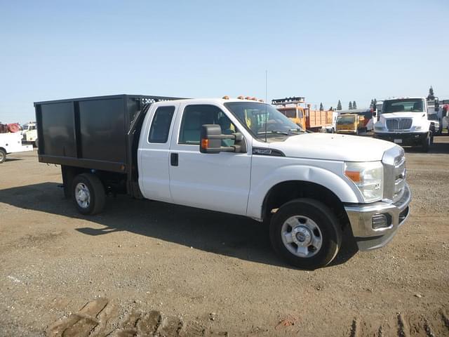Image of Ford F-350 equipment image 1