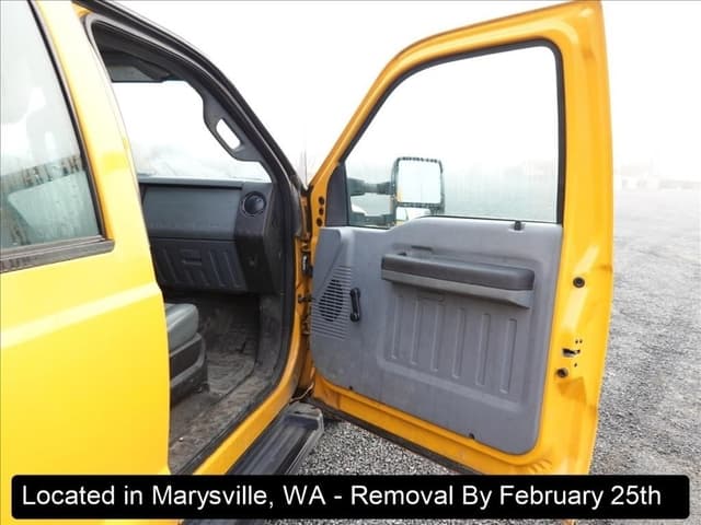 Image of Ford F-350 equipment image 2