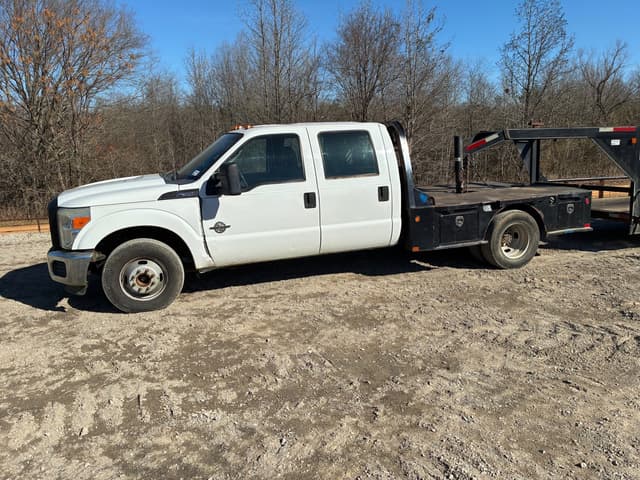 Image of Ford F-350 equipment image 3
