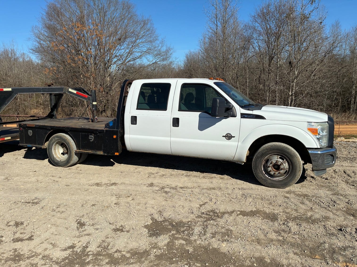 2011 Ford F-350 Equipment Image0