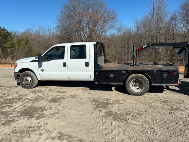 Image of Ford F-350 equipment image 4
