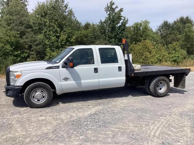 Image of Ford F-350 equipment image 2