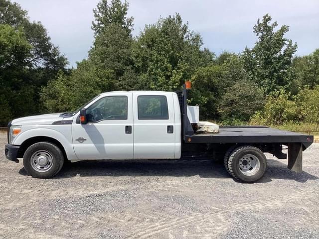 Image of Ford F-350 equipment image 3