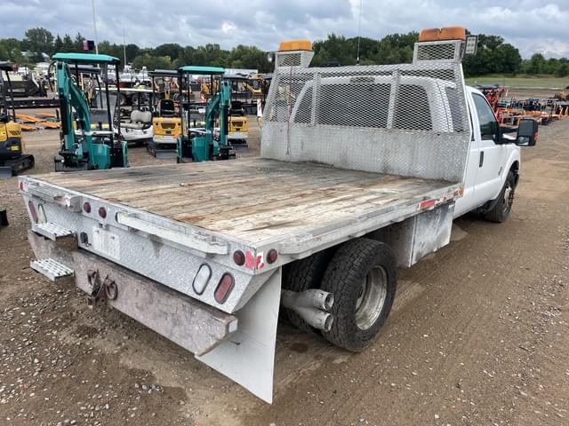 Image of Ford F-350 equipment image 2