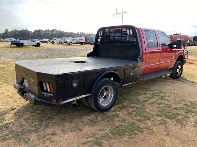 Image of Ford F-350 equipment image 2