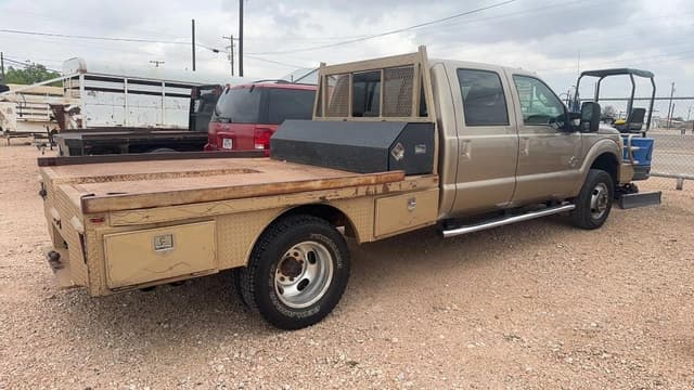 Image of Ford F-350 equipment image 2
