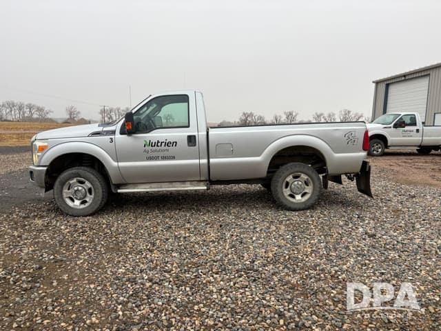 Image of Ford F-350 equipment image 3