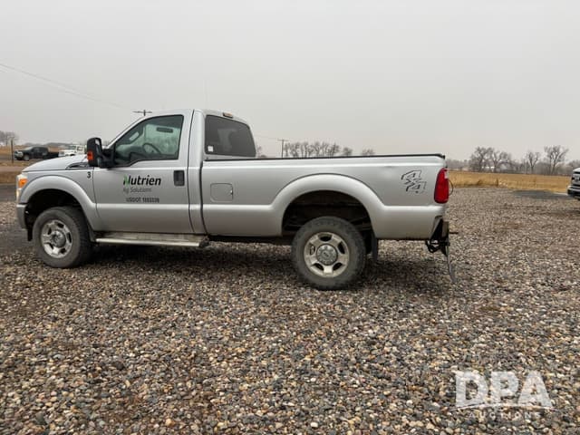 Image of Ford F-350 equipment image 4