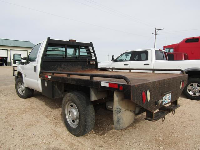 Image of Ford F-350 equipment image 4