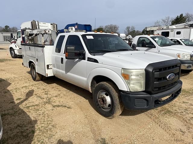 Image of Ford F-350 equipment image 3