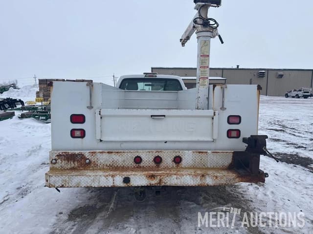 Image of Ford F-350 equipment image 3