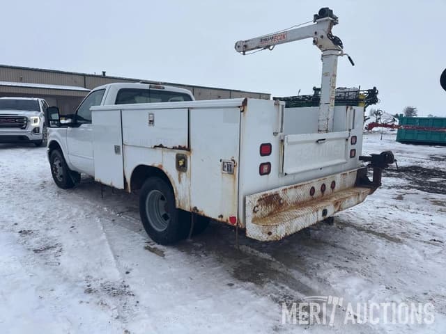 Image of Ford F-350 equipment image 2
