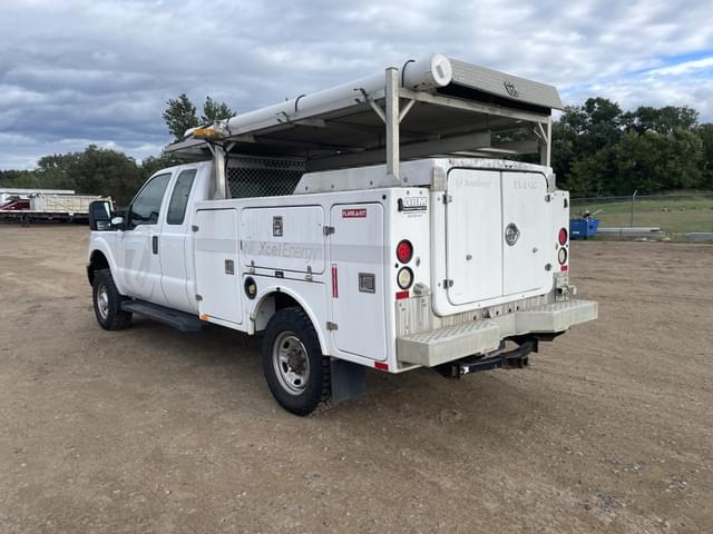 Image of Ford F-350 equipment image 2