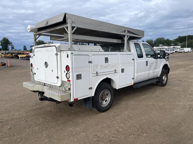 Image of Ford F-350 equipment image 4