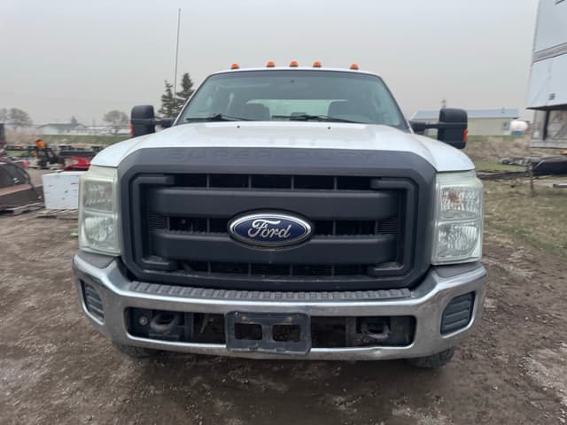 Image of Ford F-350 equipment image 1