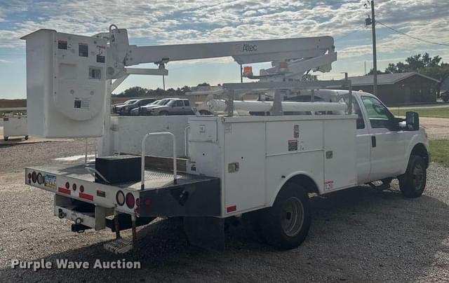 Image of Ford F-350 equipment image 4
