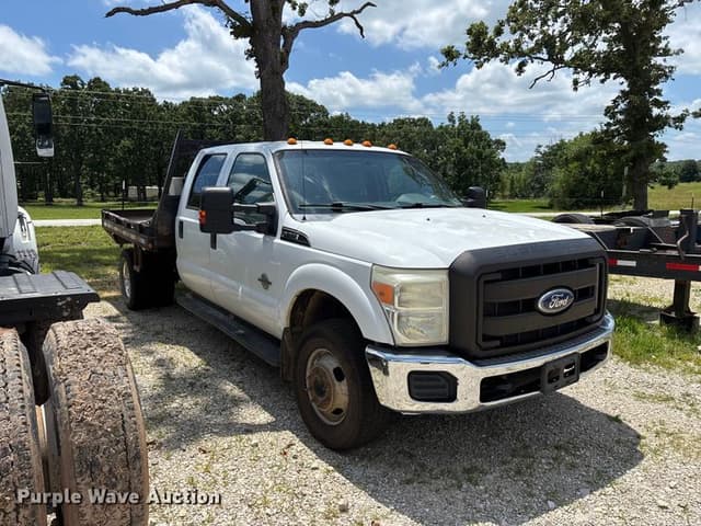 Image of Ford F-350 equipment image 2