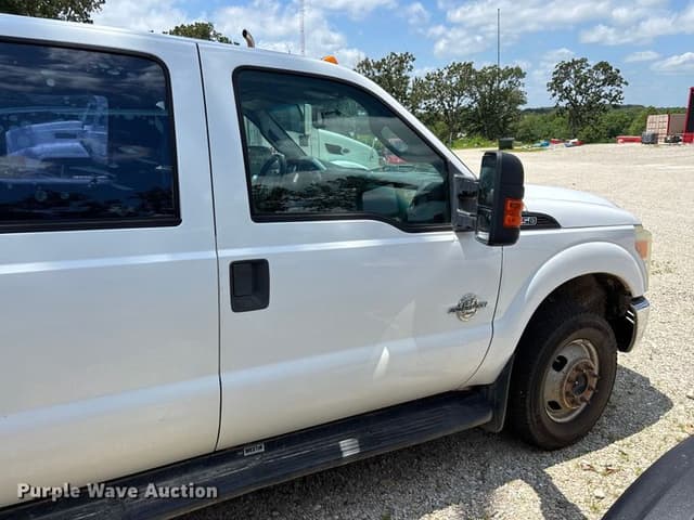 Image of Ford F-350 equipment image 3