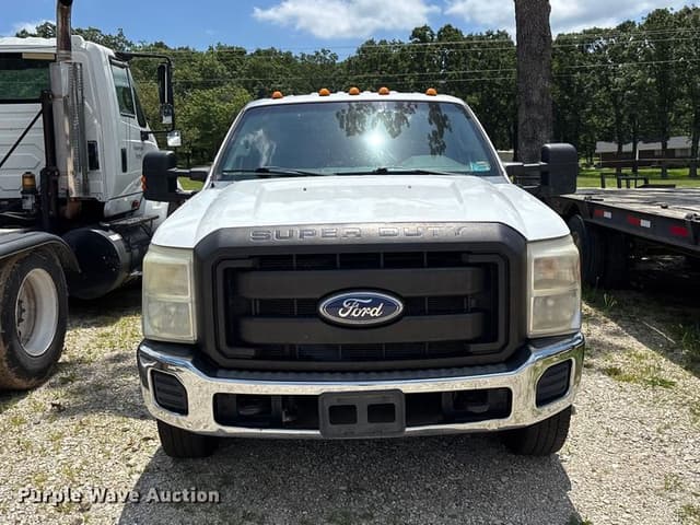 Image of Ford F-350 equipment image 1