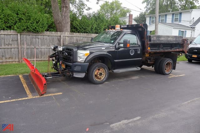 Image of Ford F-350 equipment image 1