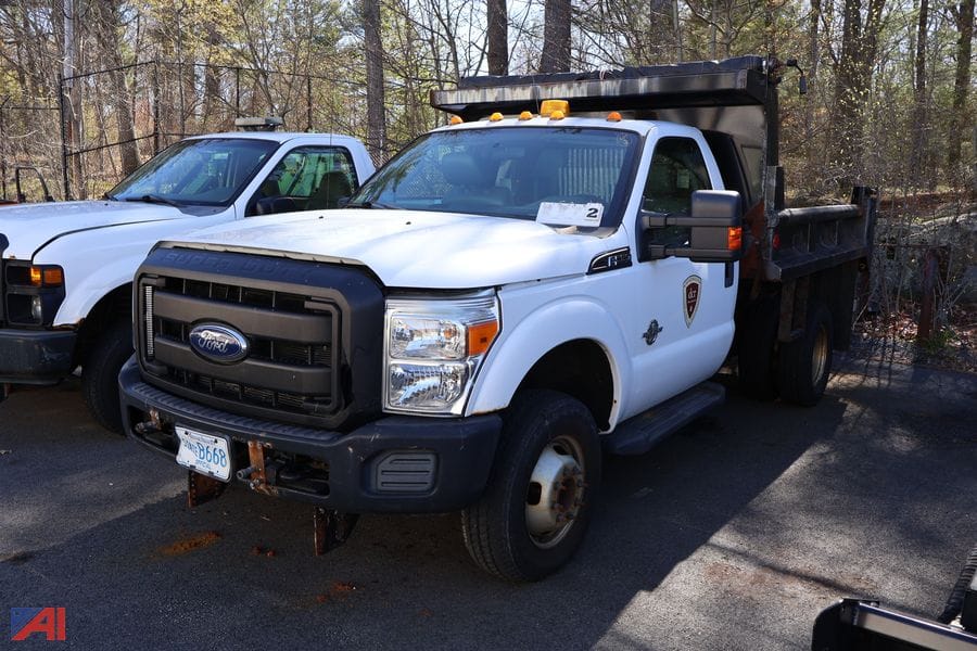 2011 Ford F-350 Equipment Image0