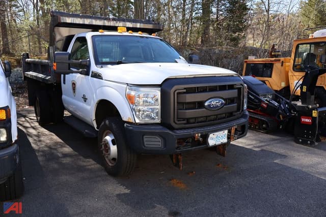 Image of Ford F-350 equipment image 3