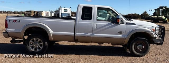 Image of Ford F-350 equipment image 3