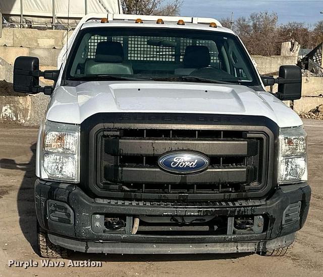 Image of Ford F-350 equipment image 1