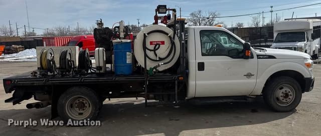 Image of Ford F-350 equipment image 3