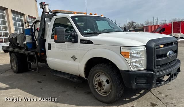 Image of Ford F-350 equipment image 2