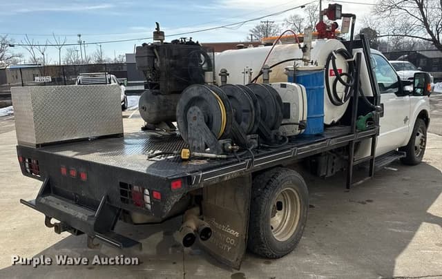Image of Ford F-350 equipment image 4