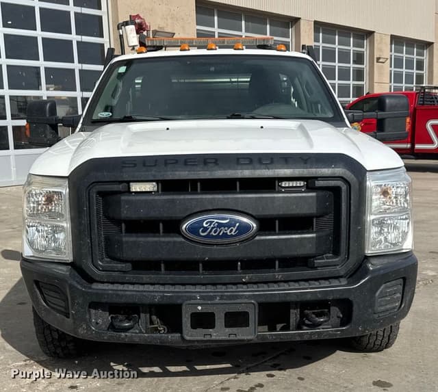 Image of Ford F-350 equipment image 1