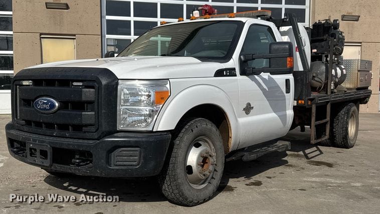 2011 Ford F-350 Equipment Image0