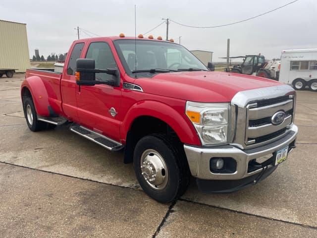 Image of Ford F-350 equipment image 2