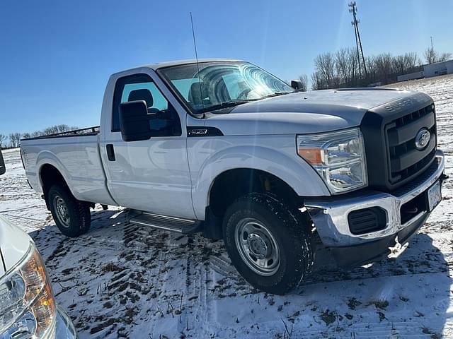 Image of Ford F-350 equipment image 2