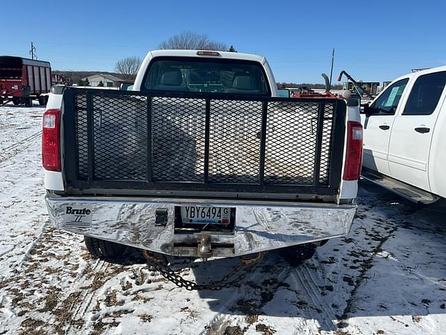 Image of Ford F-350 equipment image 3