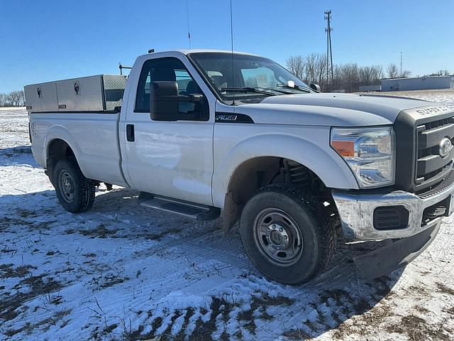 Image of Ford F-350 equipment image 2