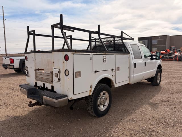 Image of Ford F-350 equipment image 2