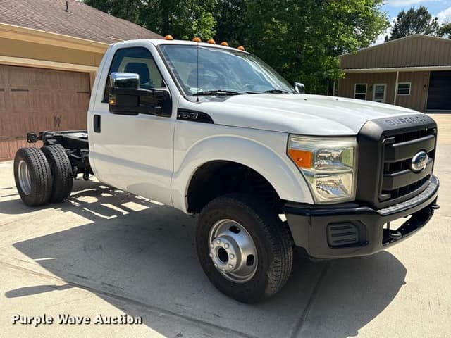 Image of Ford F-350 equipment image 2