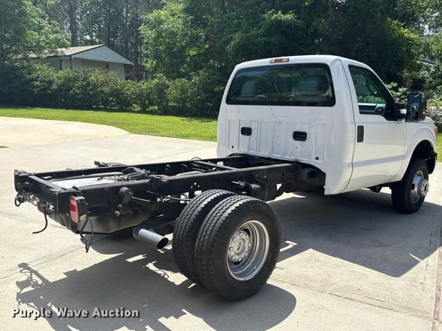 Image of Ford F-350 equipment image 4