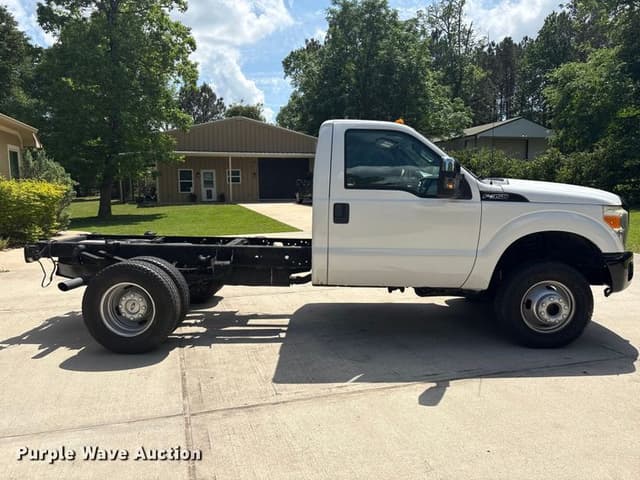 Image of Ford F-350 equipment image 3