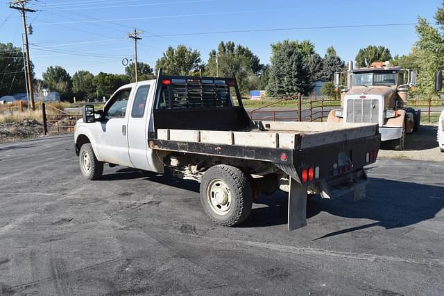 Image of Ford F-350 equipment image 2