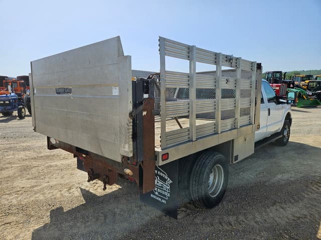 Image of Ford F-350 equipment image 4