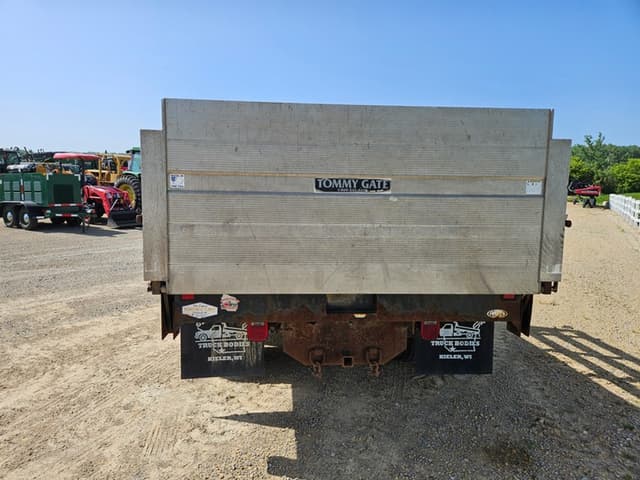 Image of Ford F-350 equipment image 3