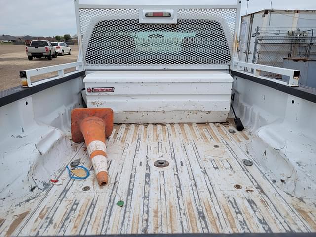 Image of Ford F-350 equipment image 4