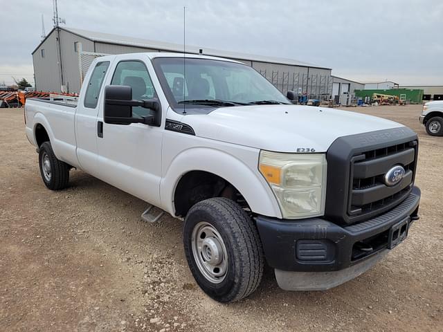 Image of Ford F-350 equipment image 1