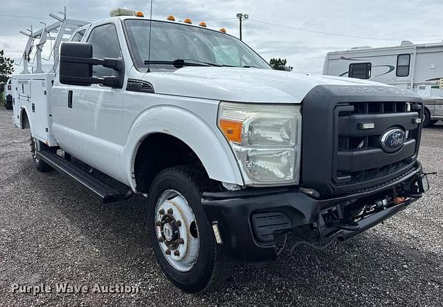 Image of Ford F-350 equipment image 2