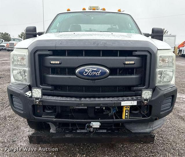 Image of Ford F-350 equipment image 1