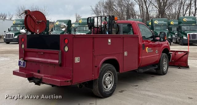 Image of Ford F-350 equipment image 4