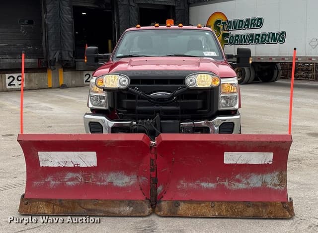 Image of Ford F-350 equipment image 1